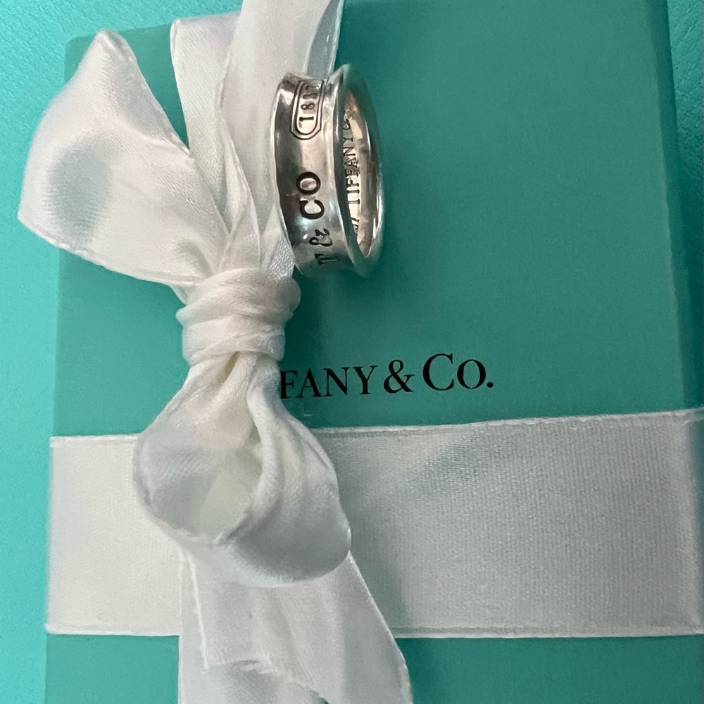 Tiffany&co Classic round Sterling Silver T&C ring size 5 to5 1/2